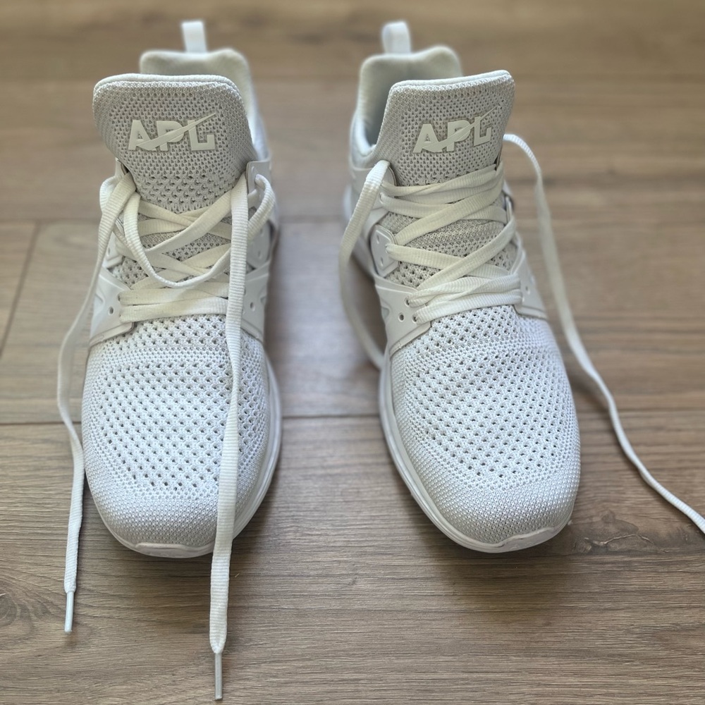 White APL Ascend training shoes. Women’s size 10.5/Men’s size 9.
